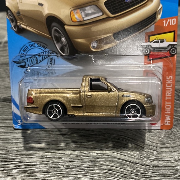 Hot Wheels | Hot Trucks #1 of 10: 1999 Ford F-150 SVT Lightning - 1:64 Scale - Picture 4 of 15